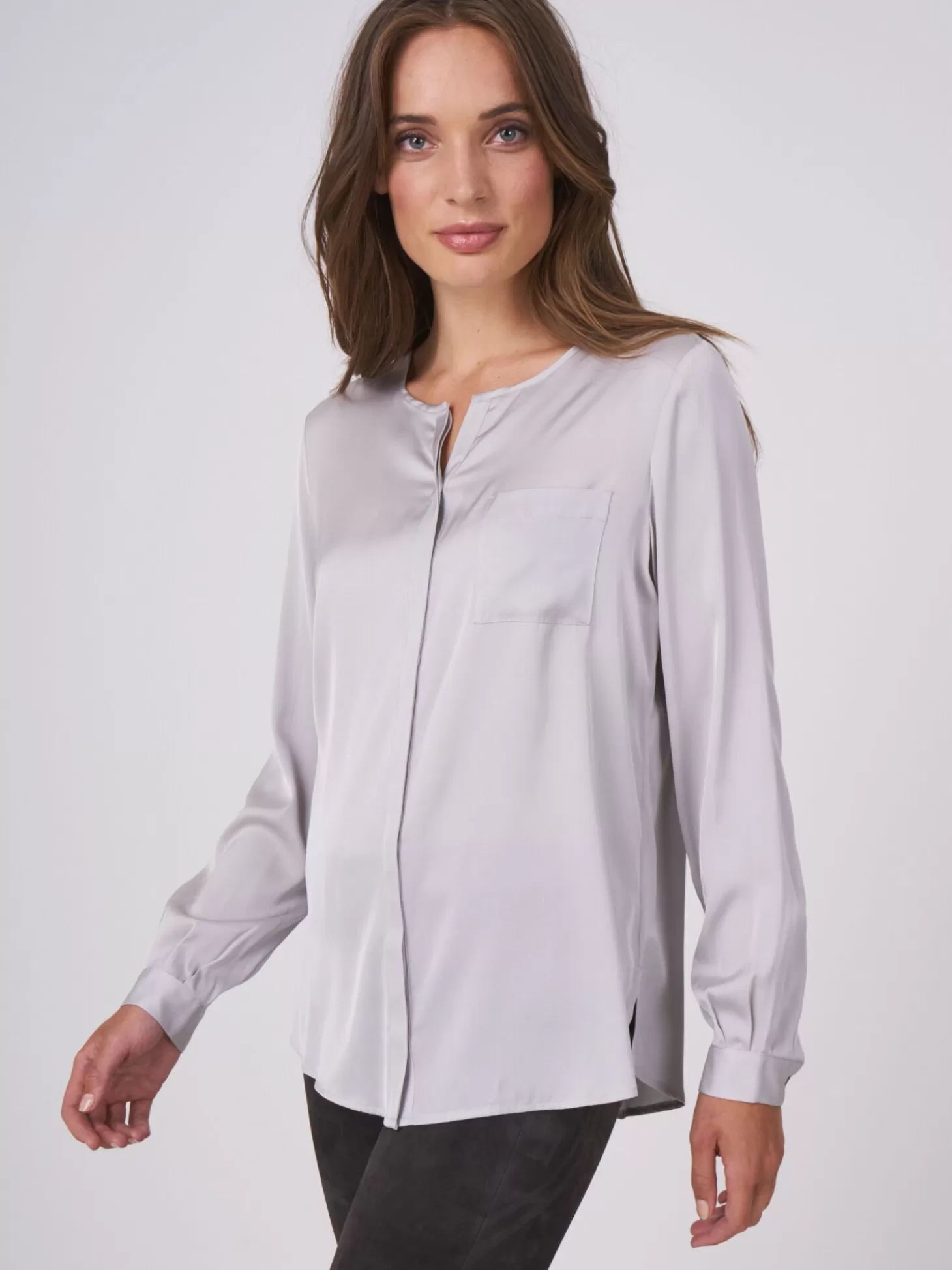 REPEAT cashmere Blouse En Soie A Col Fendu Light Grey Flash Sale