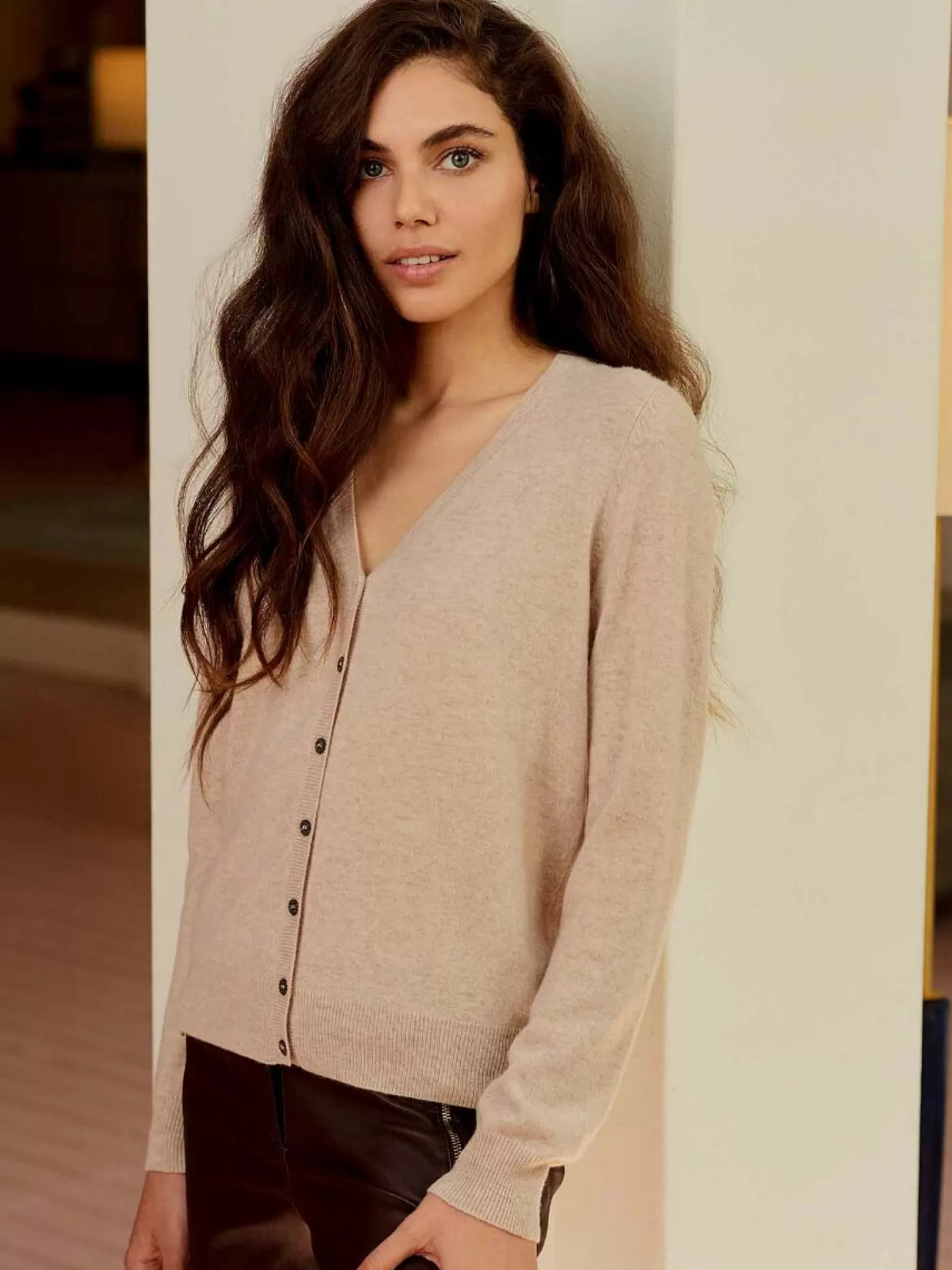 REPEAT cashmere Cardigan Classique A Col V En Cachemire Biologique Beige Shop