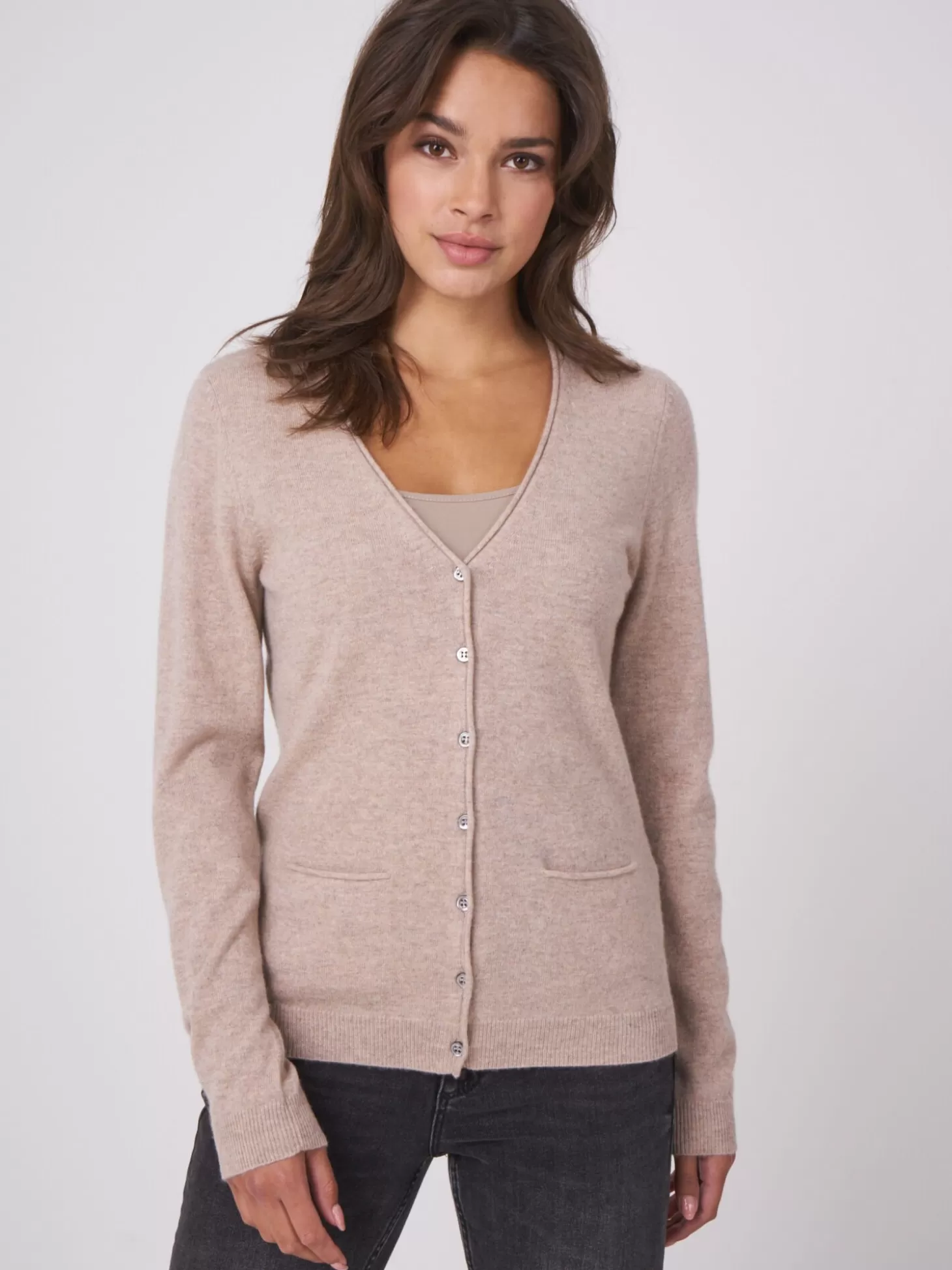 REPEAT cashmere Cardigan De Base Avec Col En V Et Poches Sand Sale