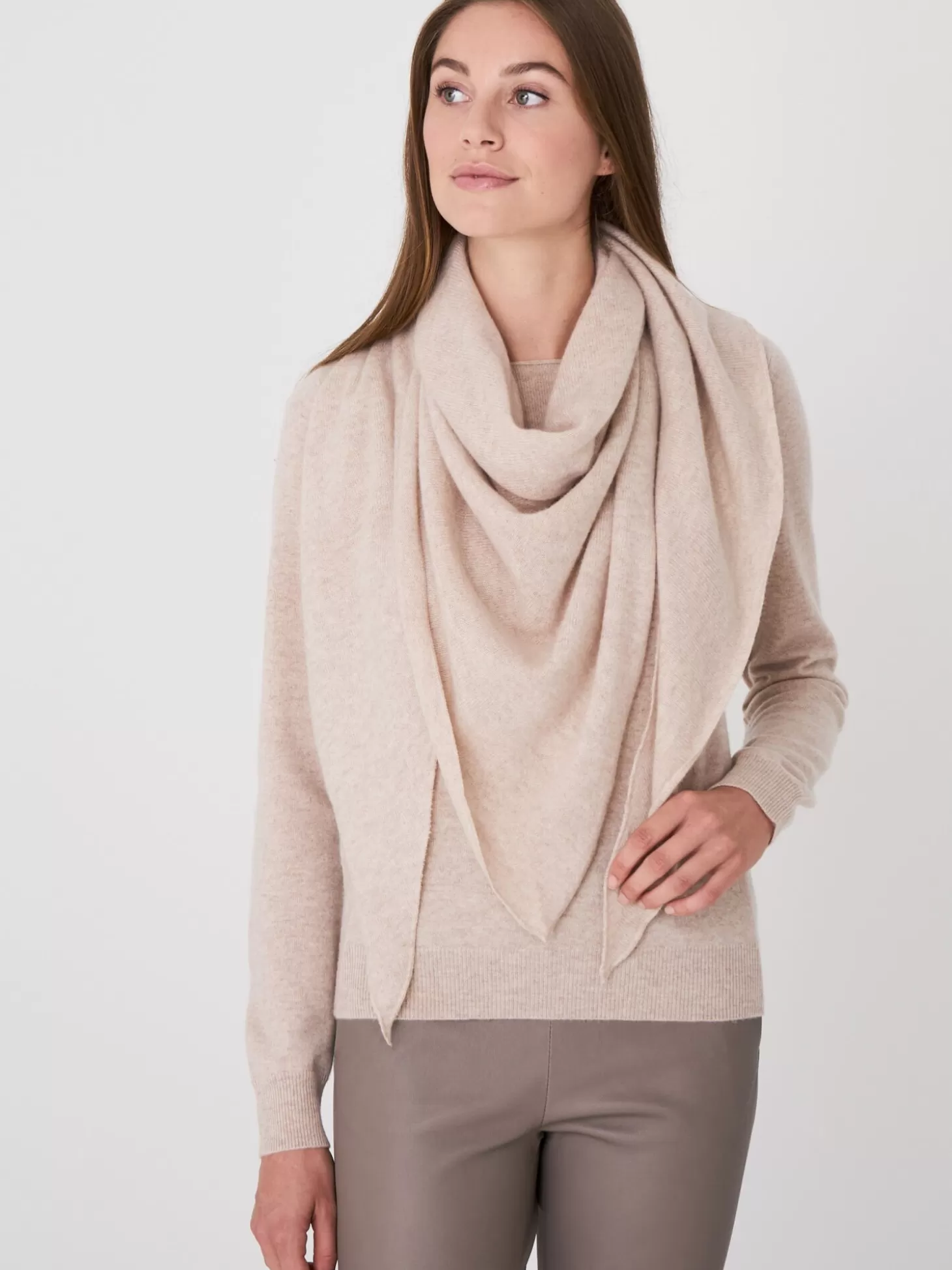 REPEAT cashmere Chale Triangulaire En Cachemire Biologique Beige Shop