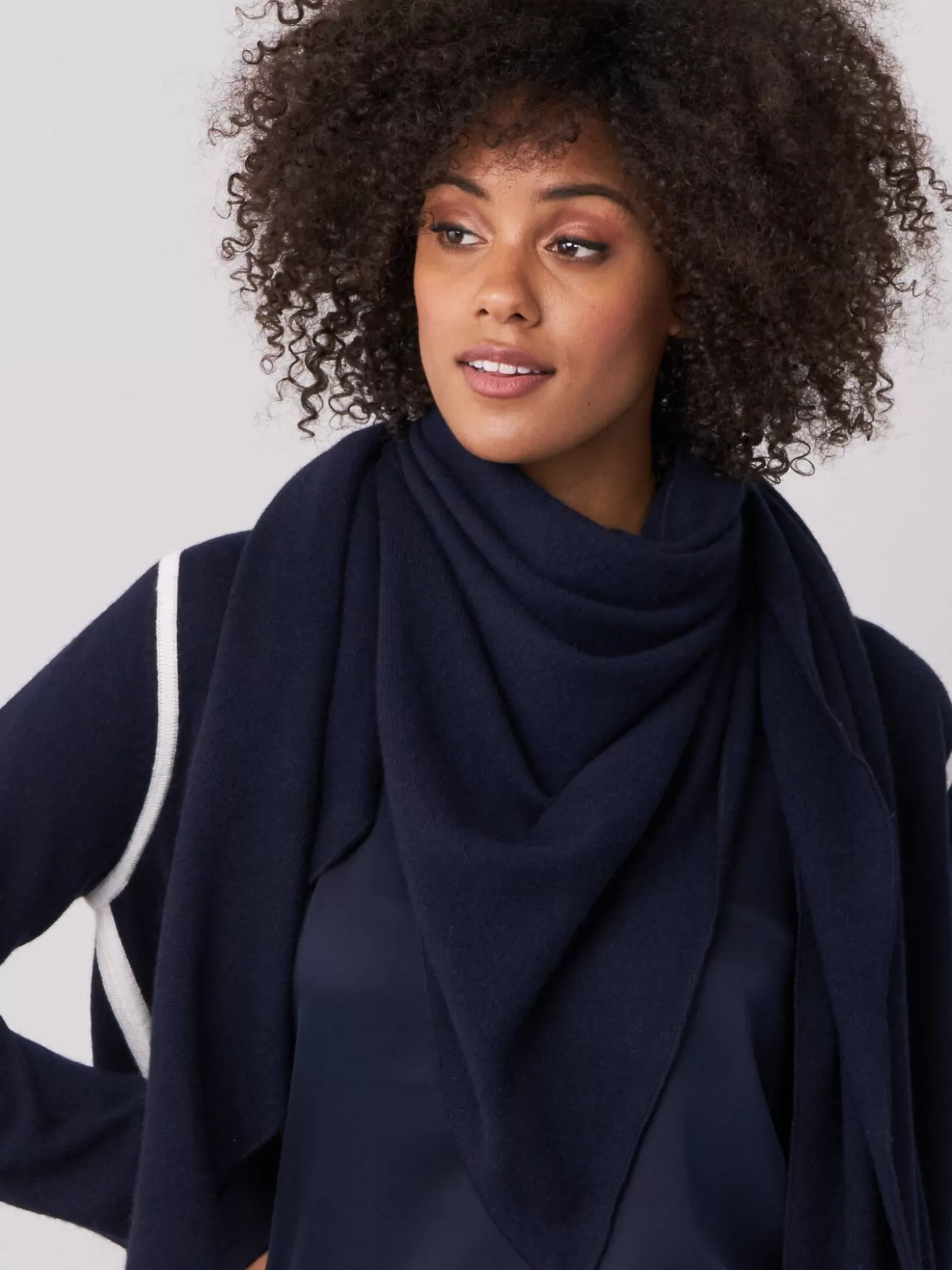 REPEAT cashmere Chale Triangulaire En Cachemire Biologique Navy Shop