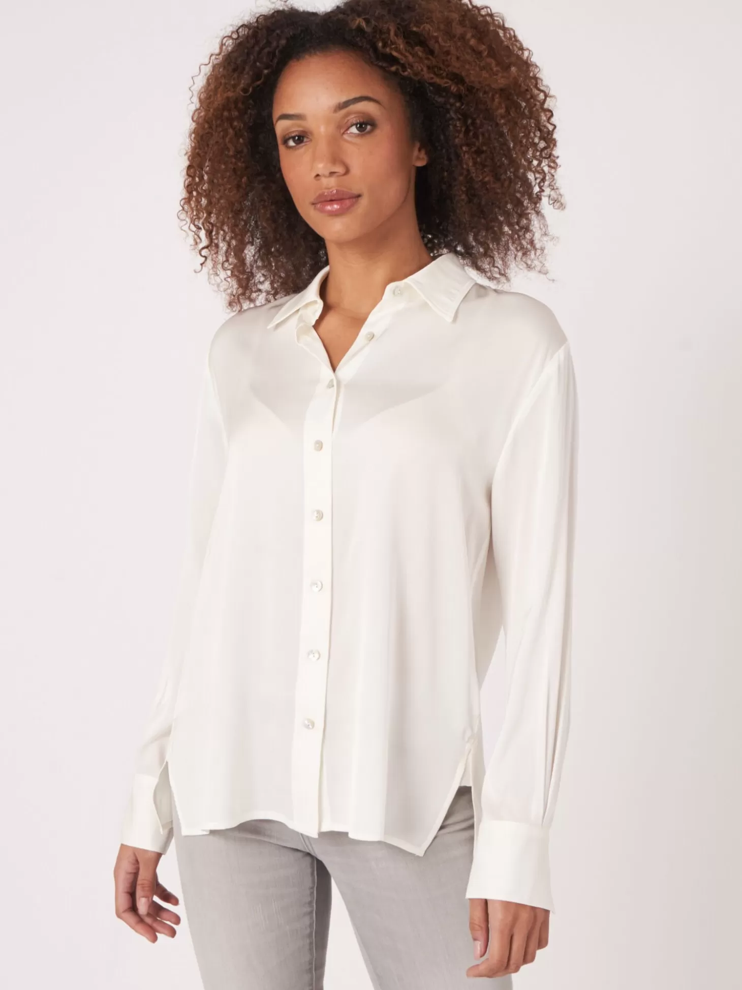 REPEAT cashmere Chemise En Soie Avec Poche Poitrine Et Fentes Laterales Cream Flash Sale