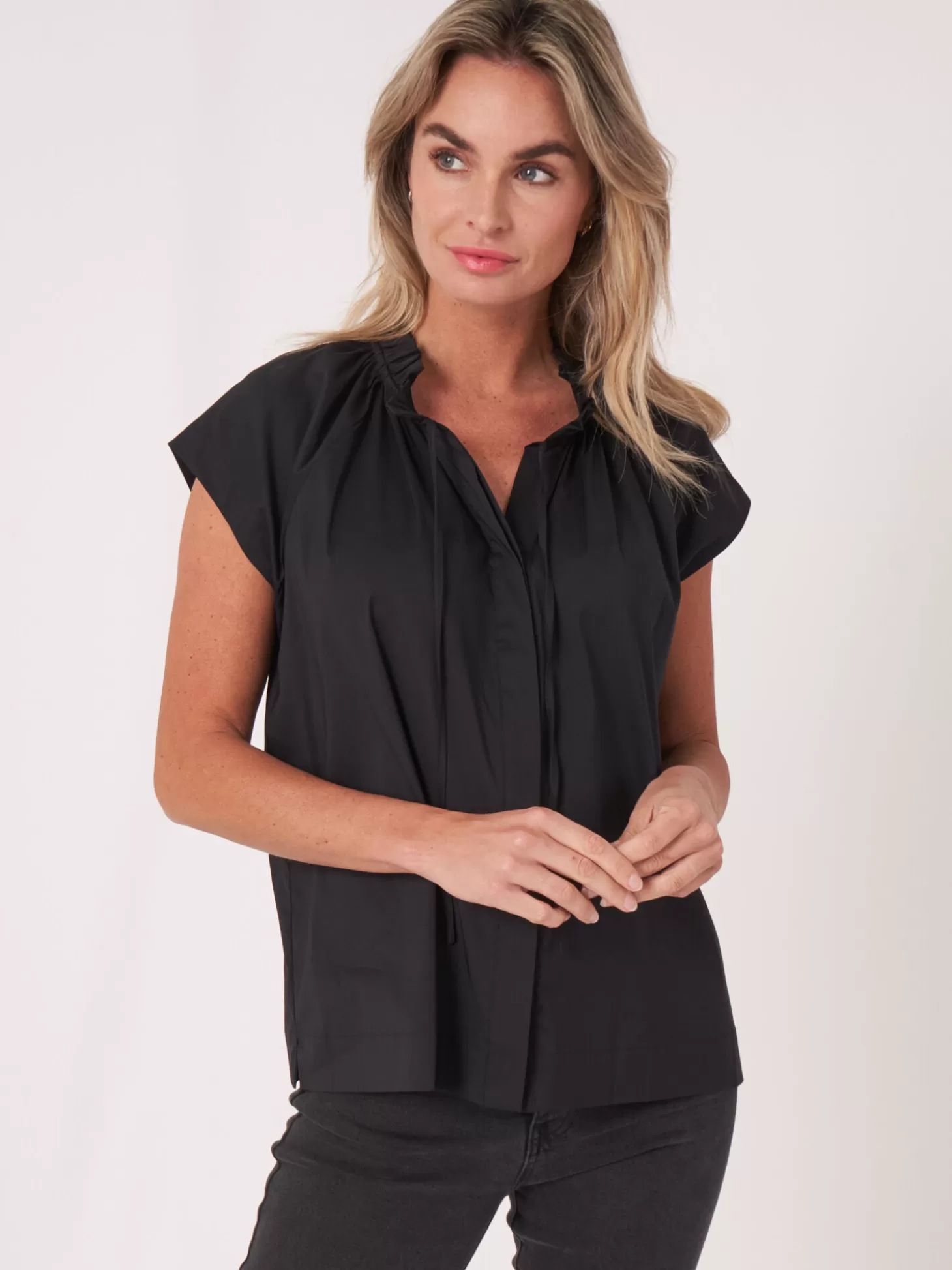 REPEAT cashmere Chemisier A Encolure Froncee Avec Cordon De Serrage Black Sale