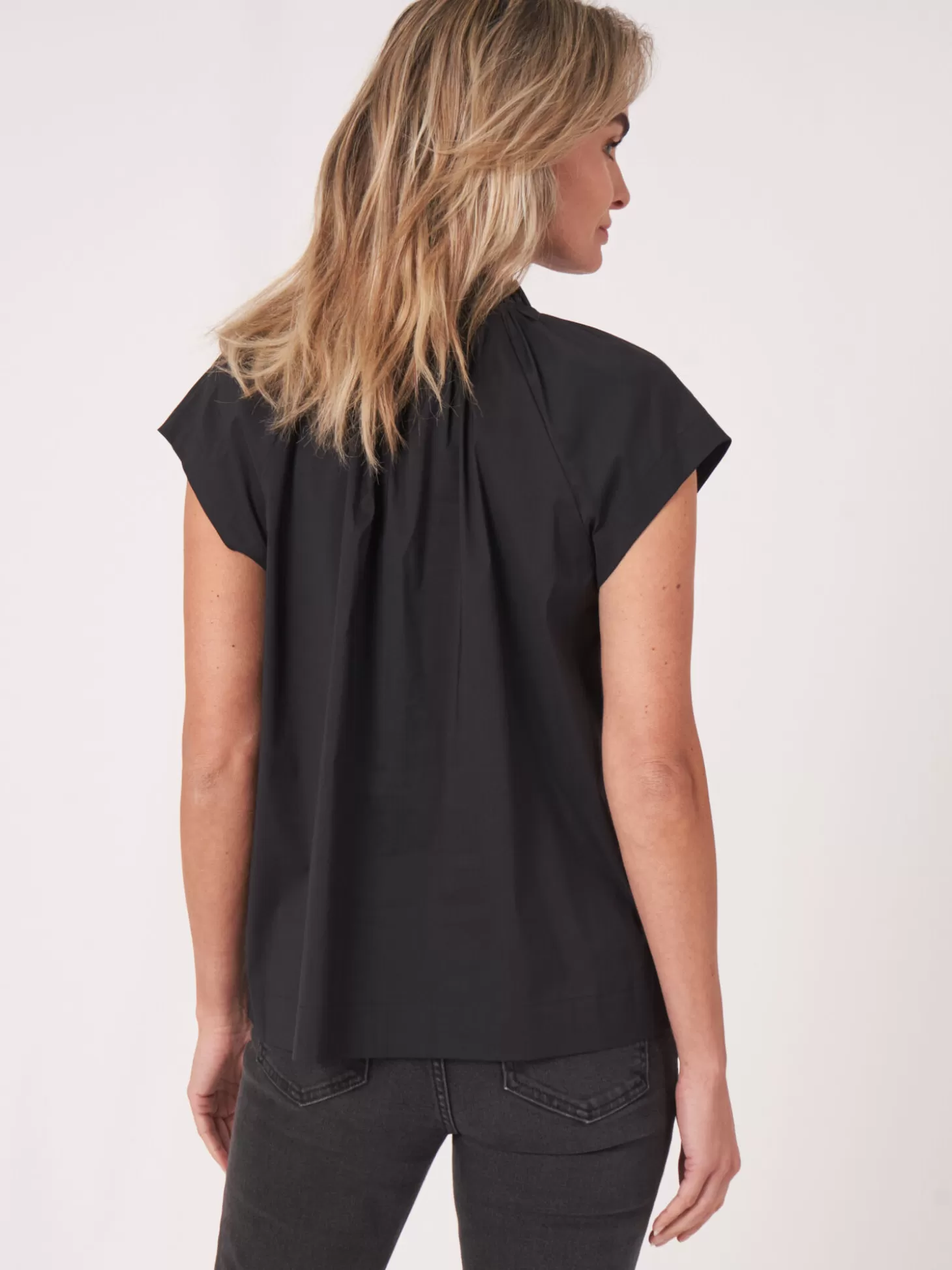 REPEAT cashmere Chemisier A Encolure Froncee Avec Cordon De Serrage Black Sale