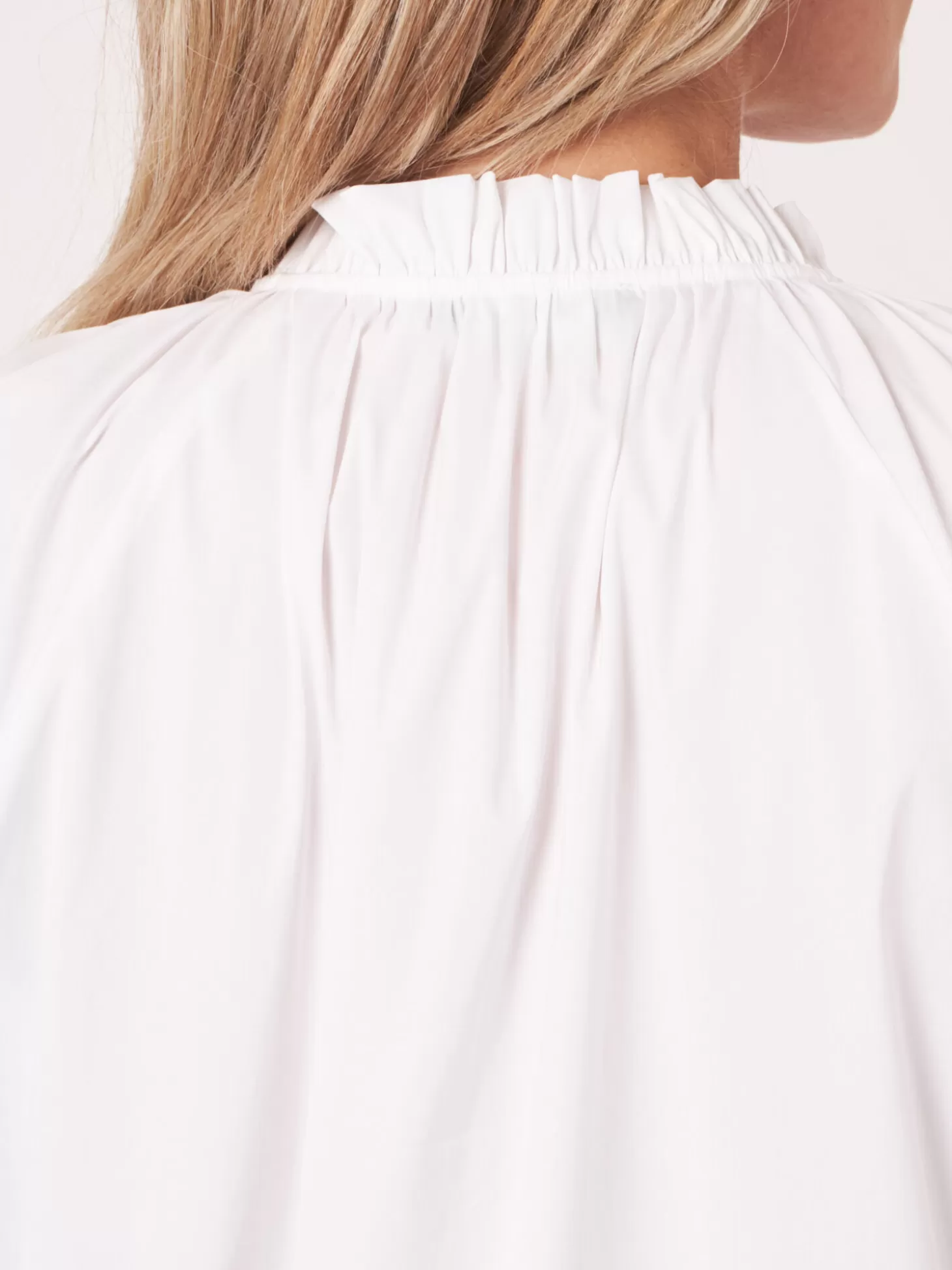 REPEAT cashmere Chemisier A Encolure Froncee Avec Cordon De Serrage White Outlet
