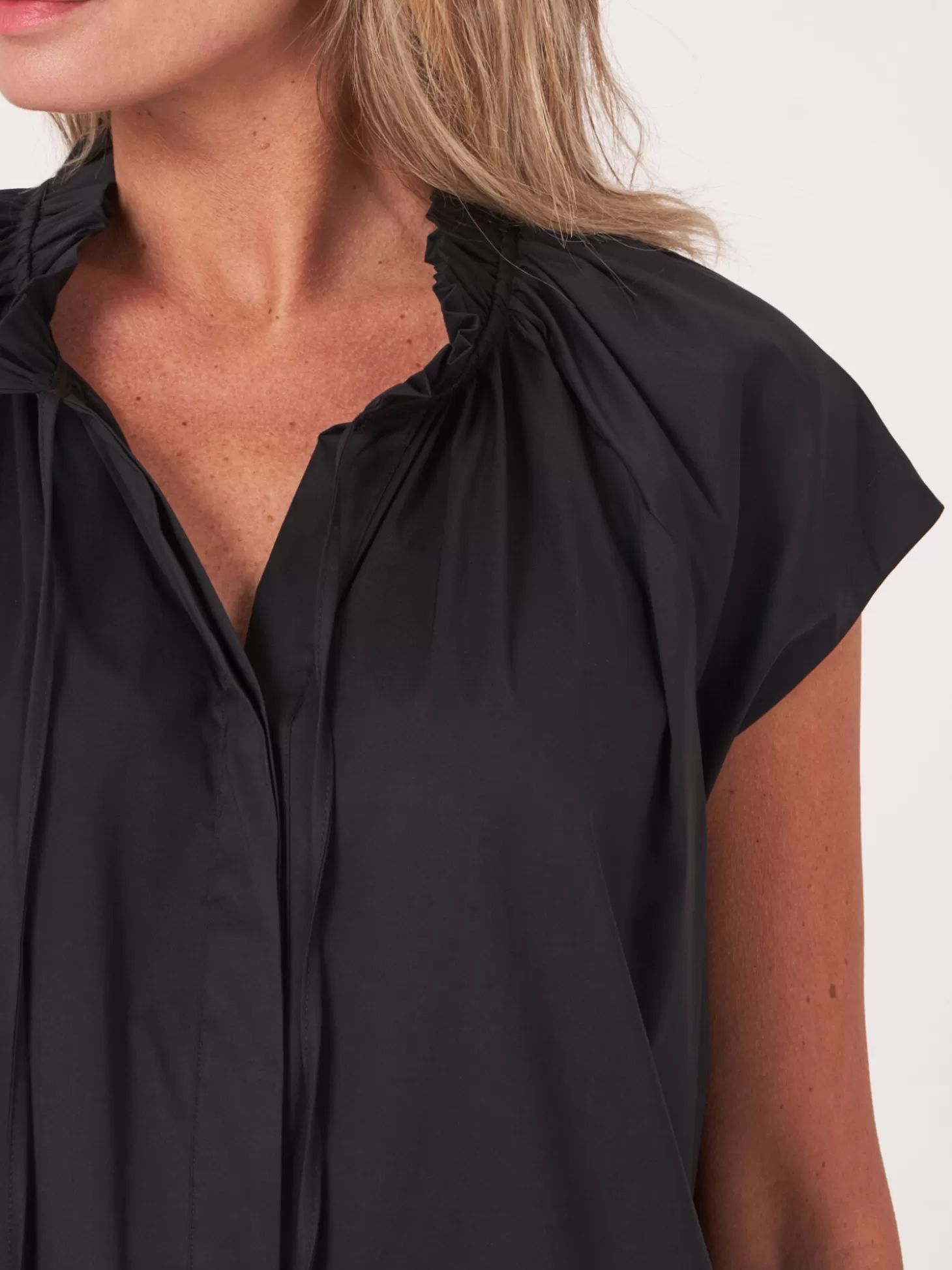 REPEAT cashmere Chemisier A Encolure Froncee Avec Cordon De Serrage Black Sale