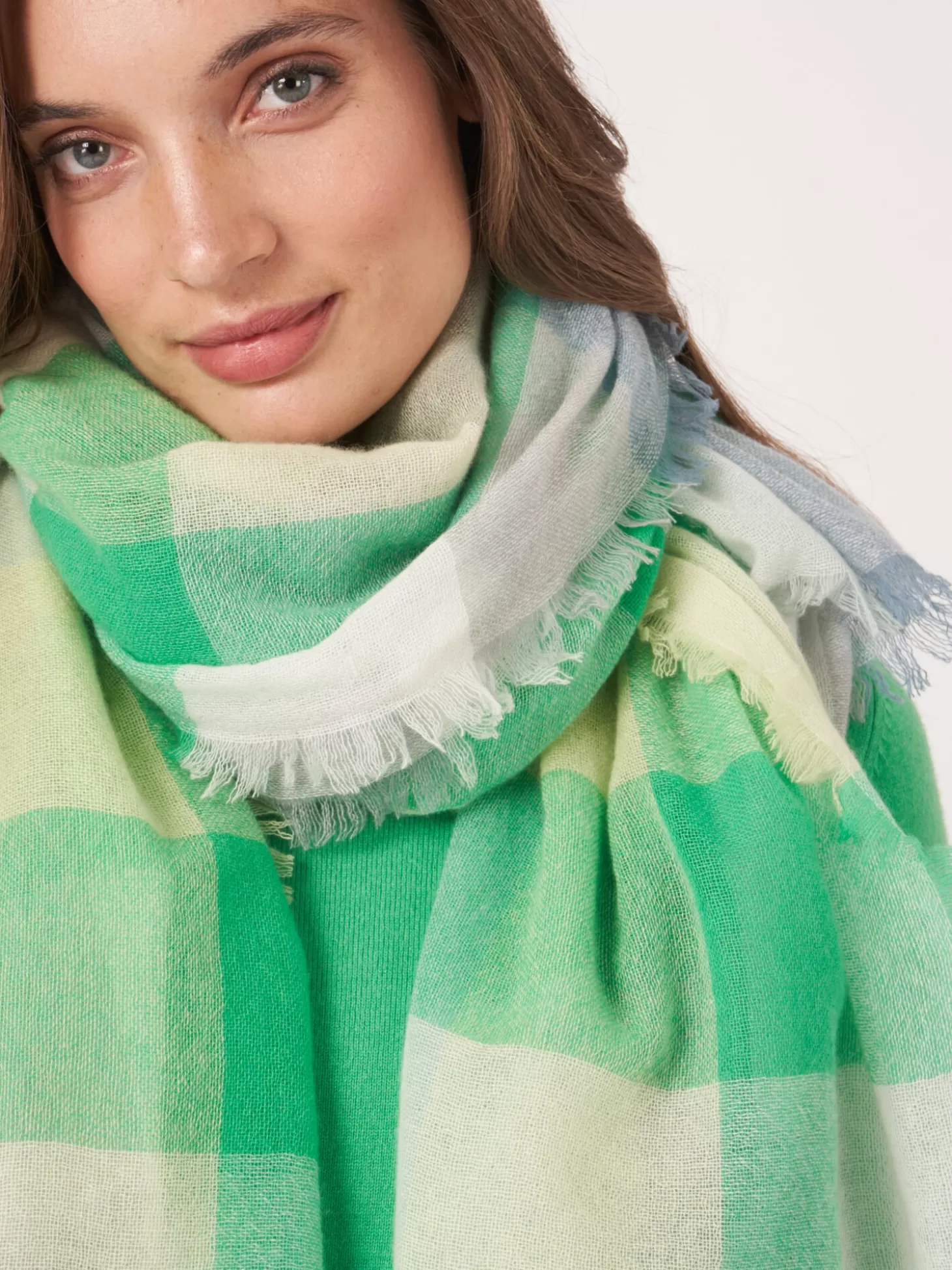 REPEAT cashmere Echarpe Carree Tissee En Laine Melangee Avec Motif A Carreaux Basil Store