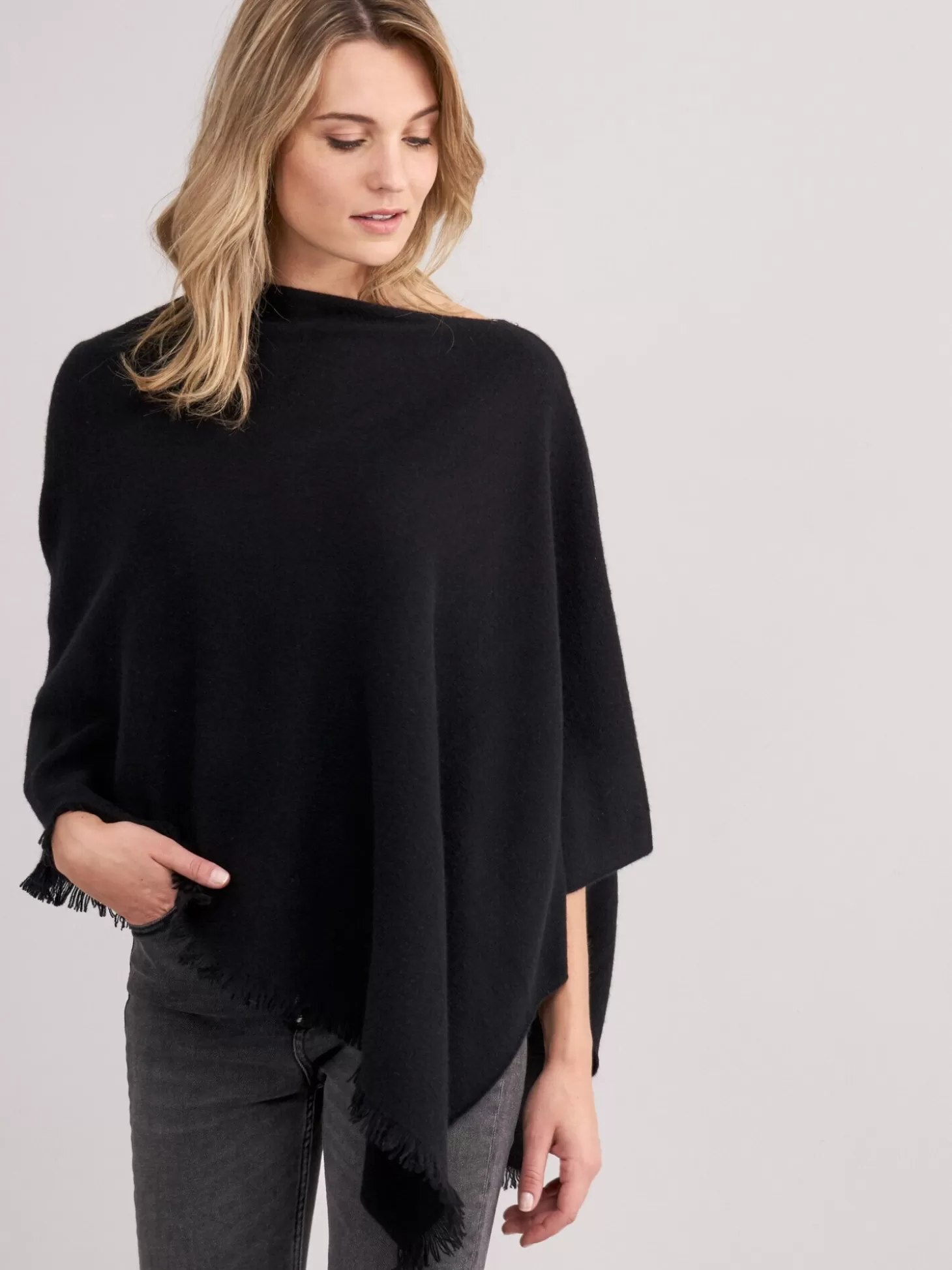 REPEAT cashmere Poncho Asymetrique A Frange En Cachemire Biologique Black Fashion