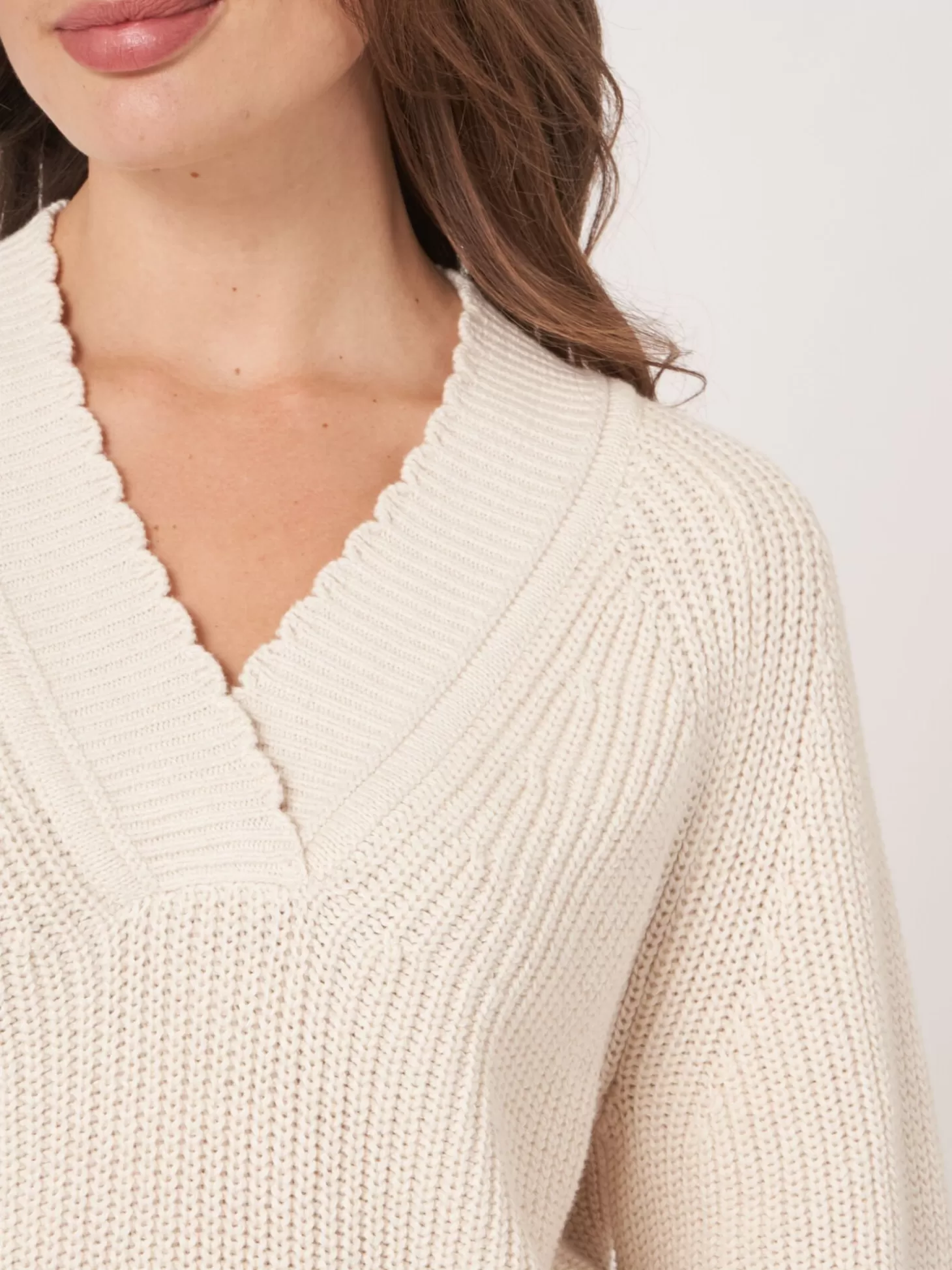 REPEAT cashmere Pull A Col En V Cotele Avec Bord Festonne Ivory Best Sale