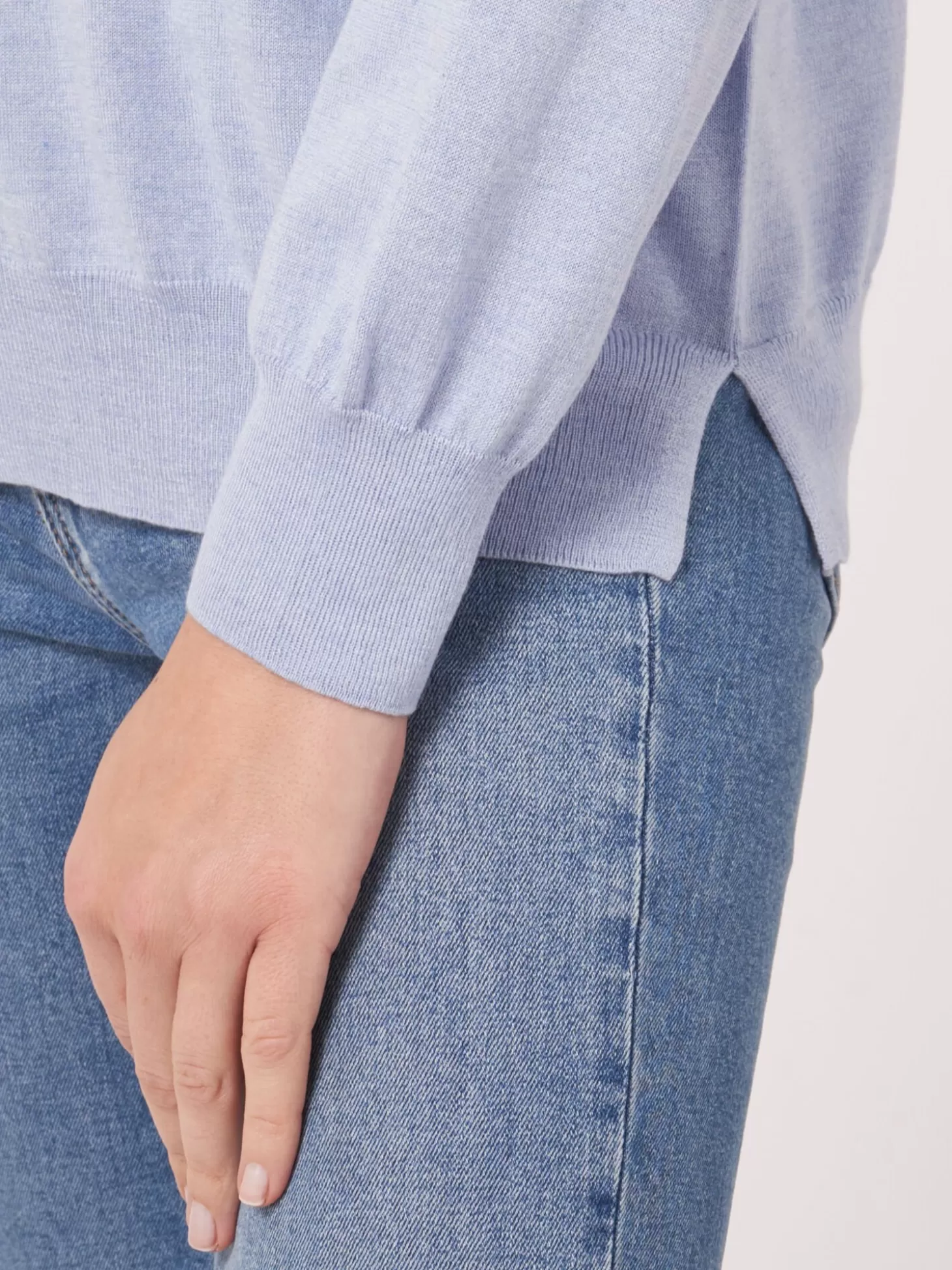 REPEAT cashmere Pull A Col En V En Cachemire Et Soie Melanges Sky Outlet