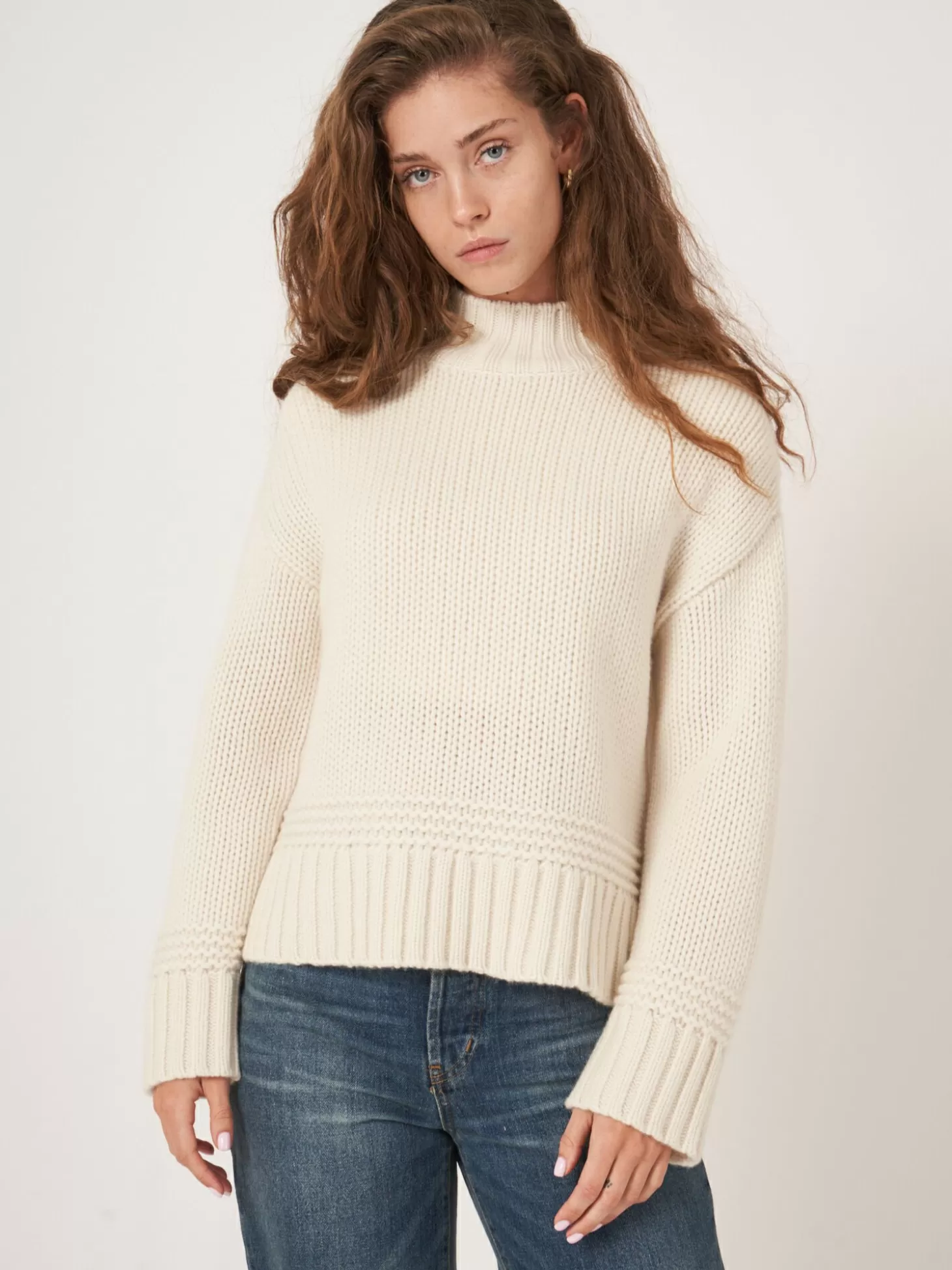 REPEAT cashmere Pull A Col Montant Et Ourlet Et Details Coteles Cream Store