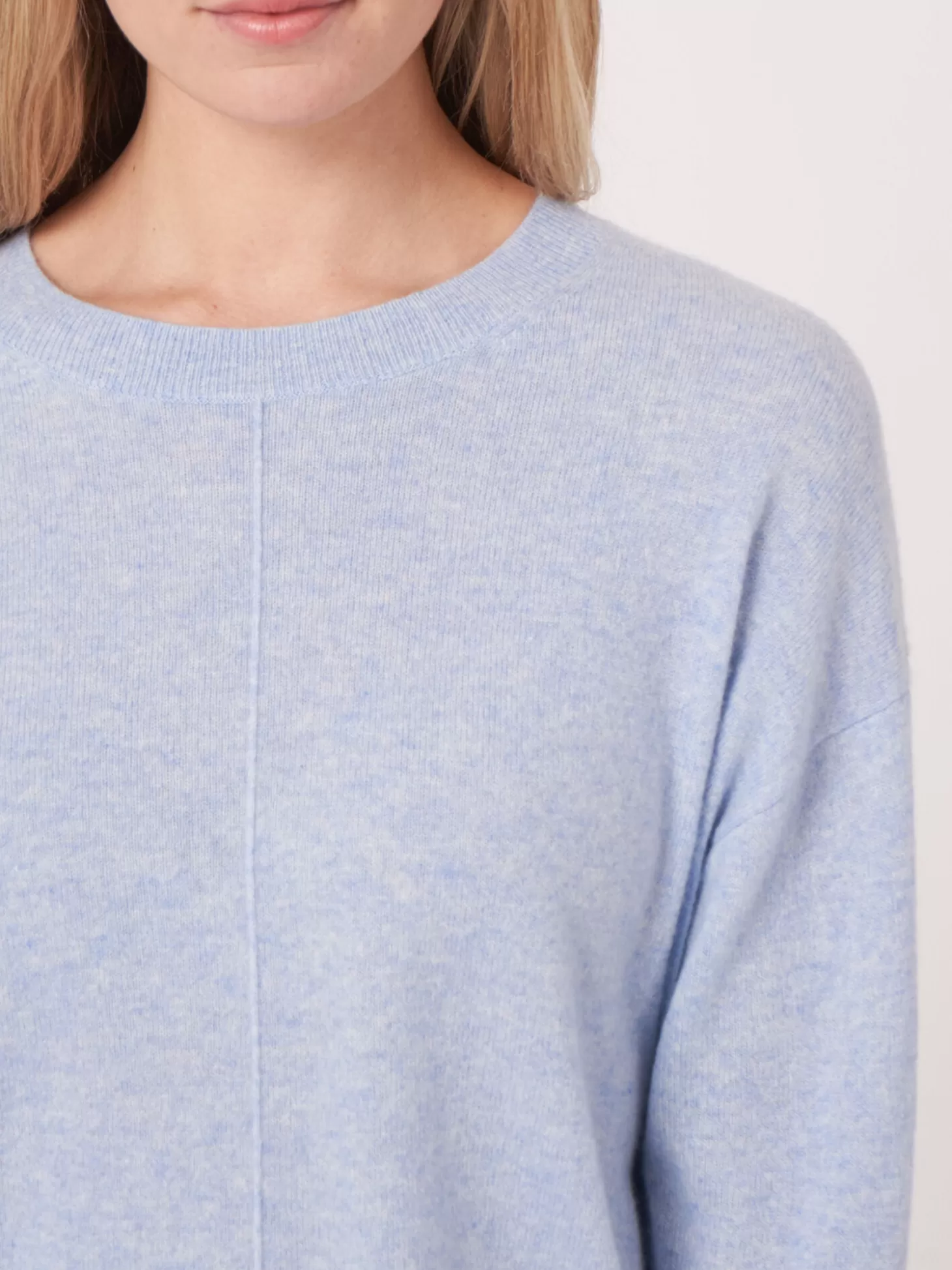 REPEAT cashmere Pull Decontracte Avec Dos Boutonne En Cachemire Biologique Sky Store