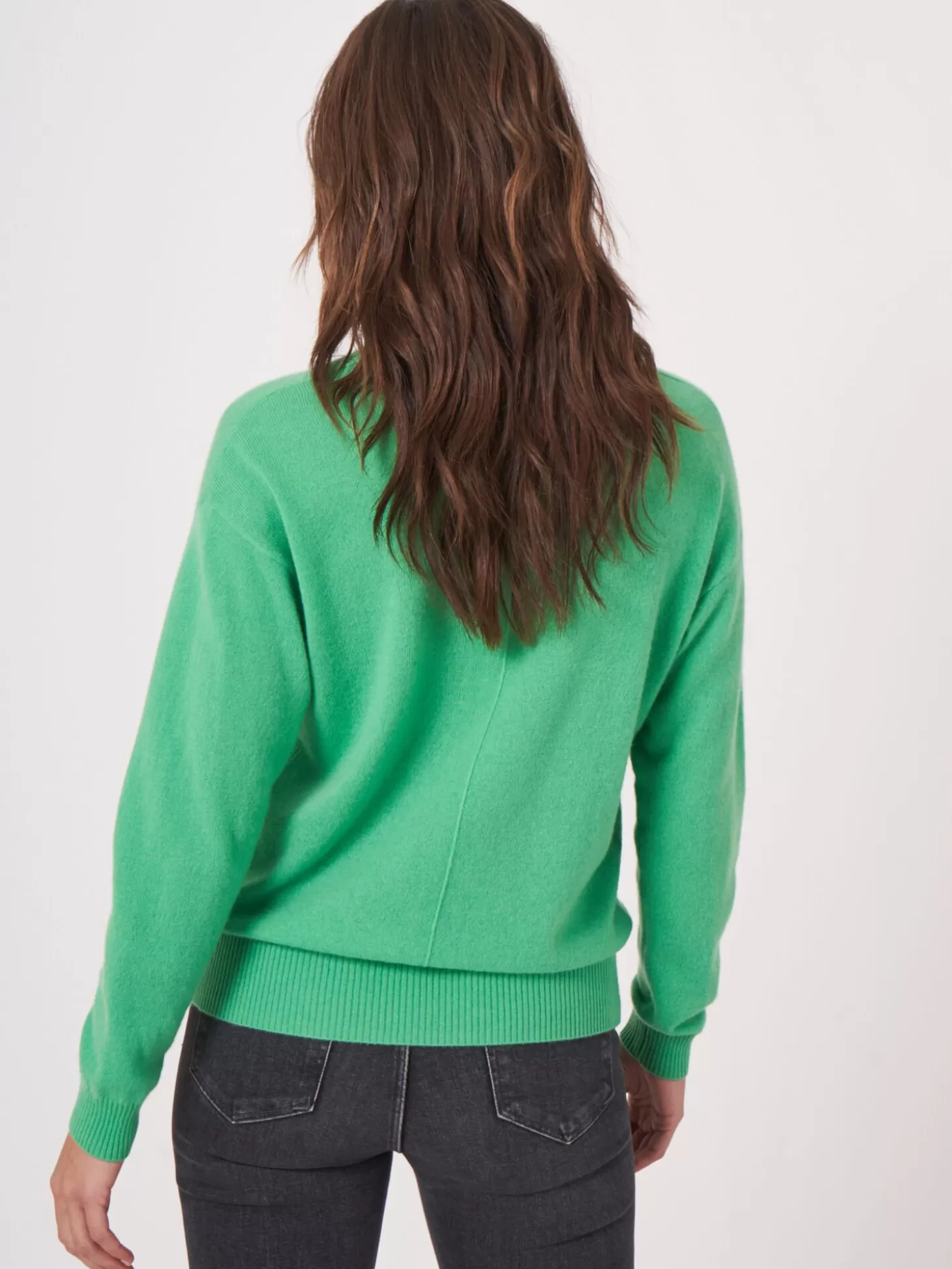 REPEAT cashmere Pull En Cachemire Biologique Avec Col En V Cotele Basil Best