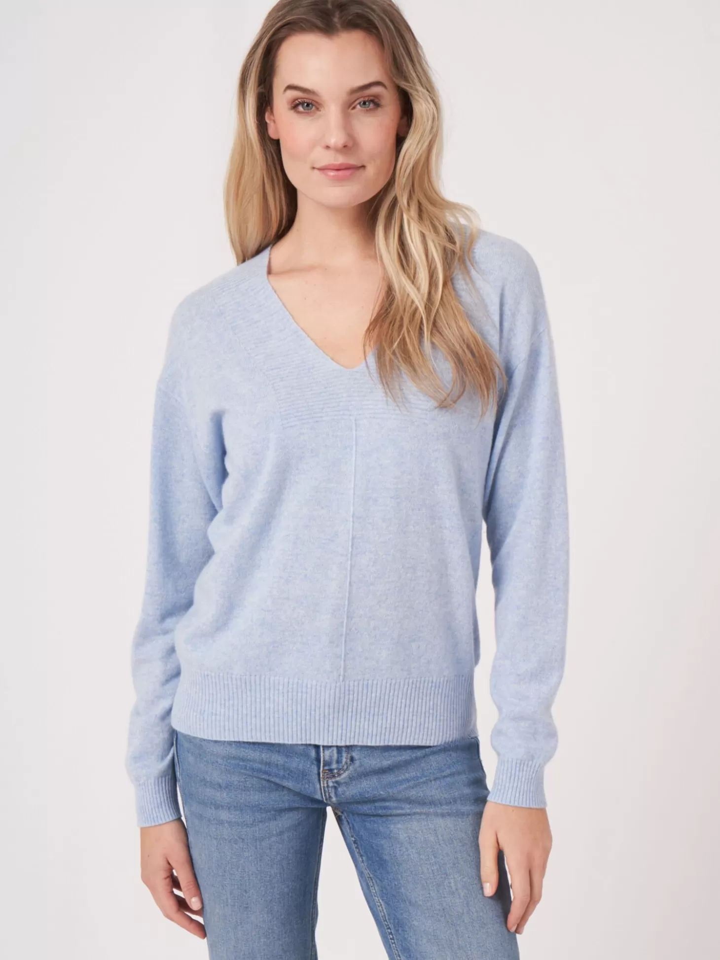 REPEAT cashmere Pull En Cachemire Biologique Avec Col En V Cotele Sky Discount