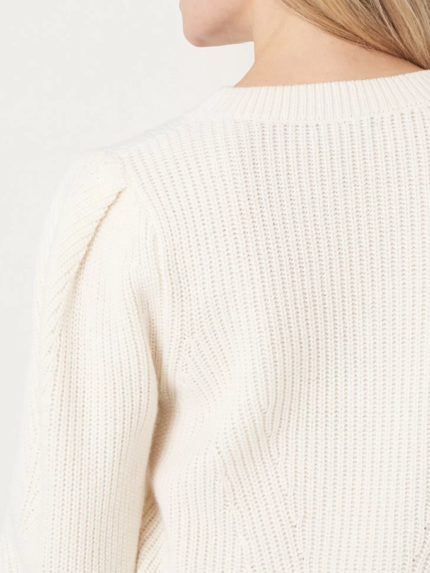REPEAT cashmere Pull En Maille Cotelee A Details Plisses Aux Epaules En Laine Merinos Cream Best