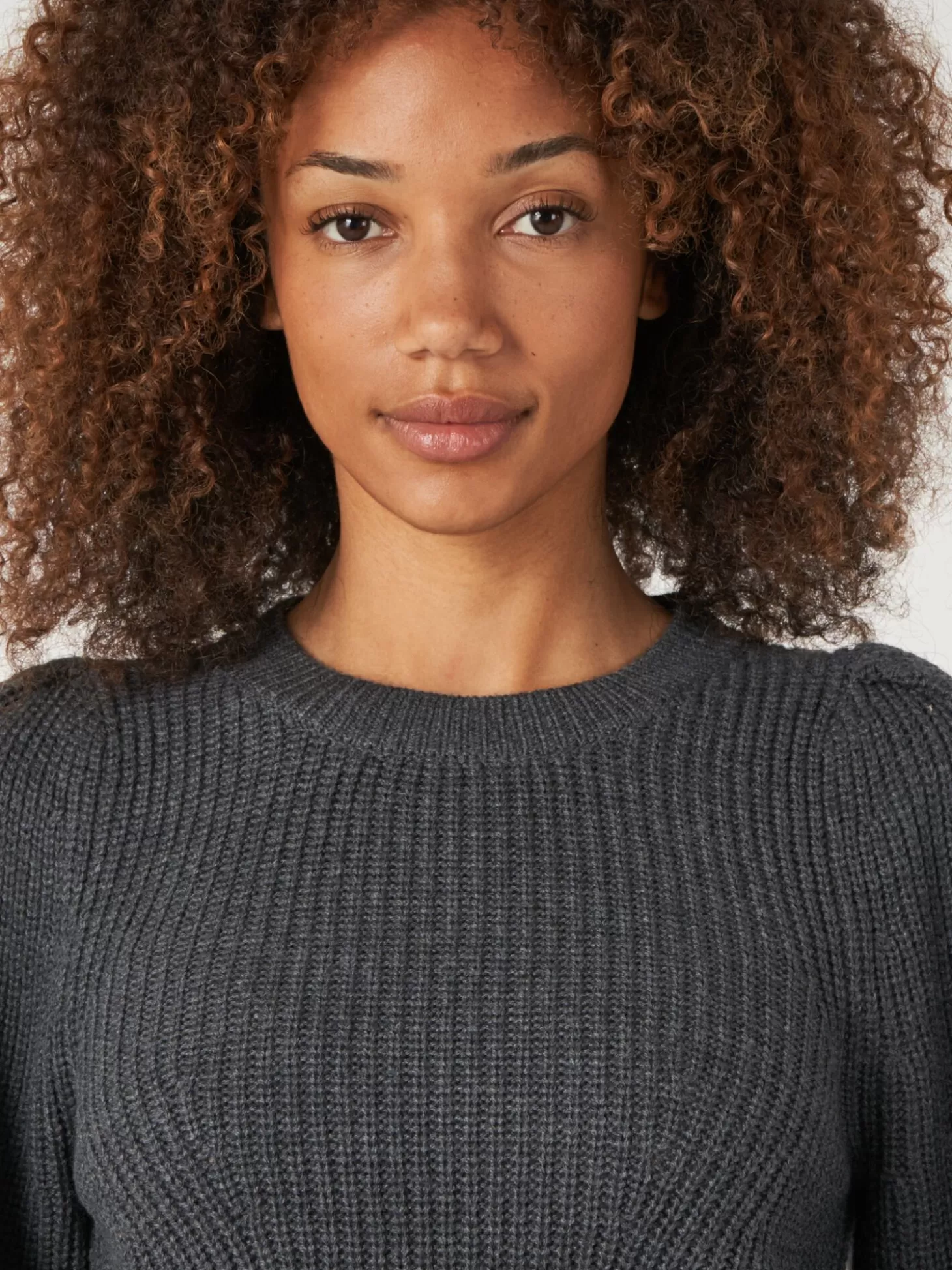 REPEAT cashmere Pull En Maille Cotelee A Details Plisses Aux Epaules En Laine Merinos Dark Grey Shop