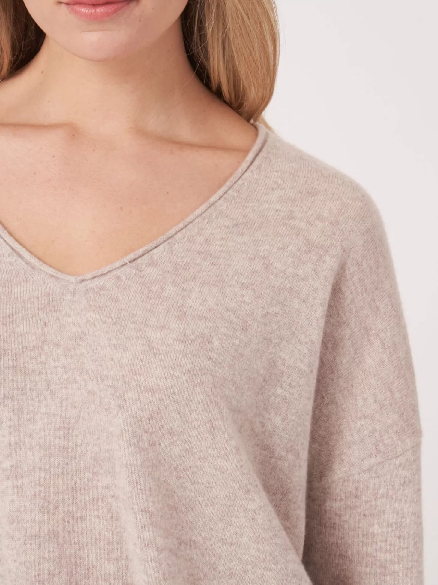 REPEAT cashmere Pull Oversize En Cachemire Biologique A Col En V Beige Outlet