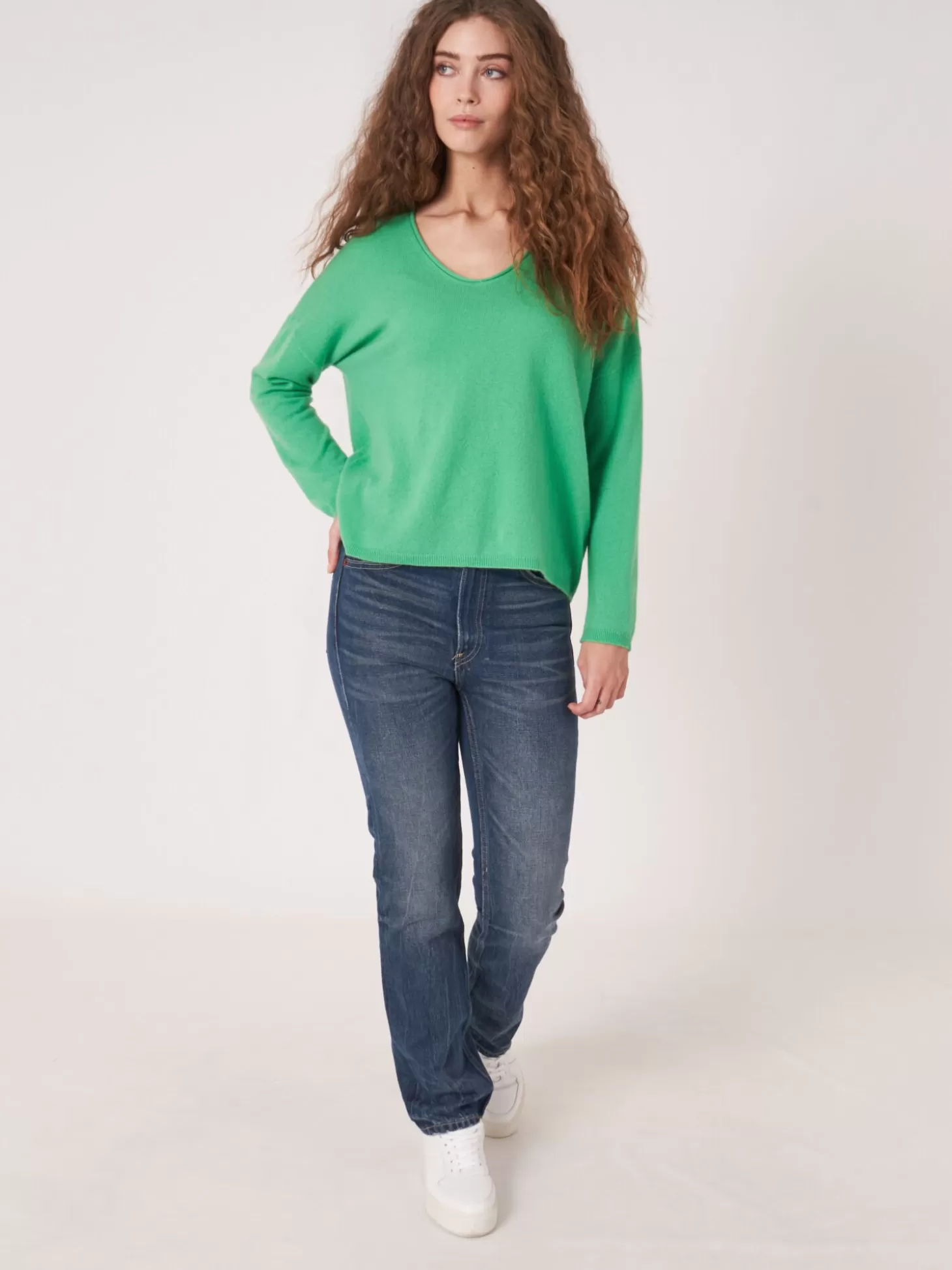 REPEAT cashmere Pull Oversize En Cachemire Biologique A Col En V Basil Fashion