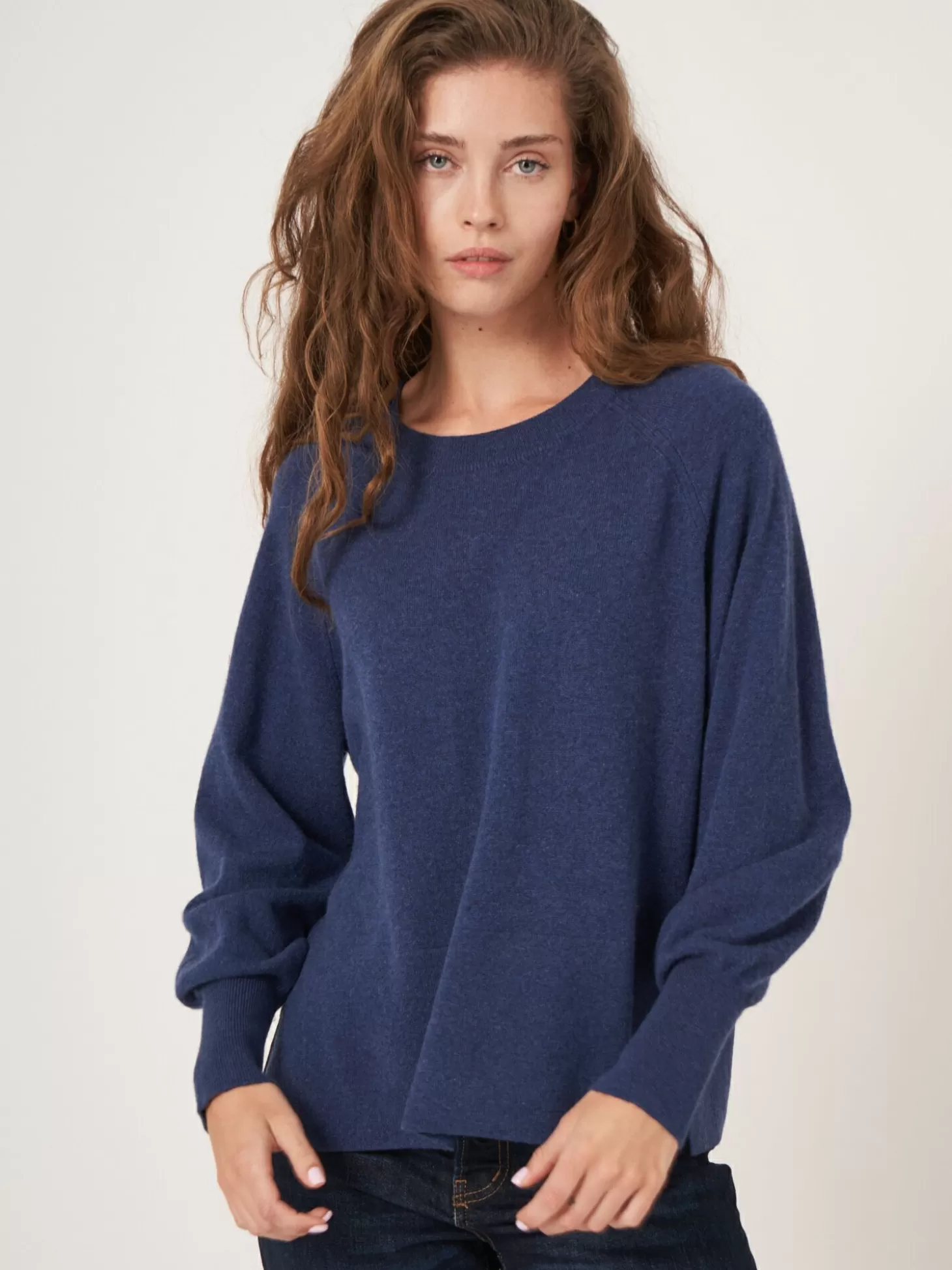 REPEAT cashmere Pull Raglan En Cachemire Avec Ourlet Cotele Et Fente Laterale Saphire Flash Sale