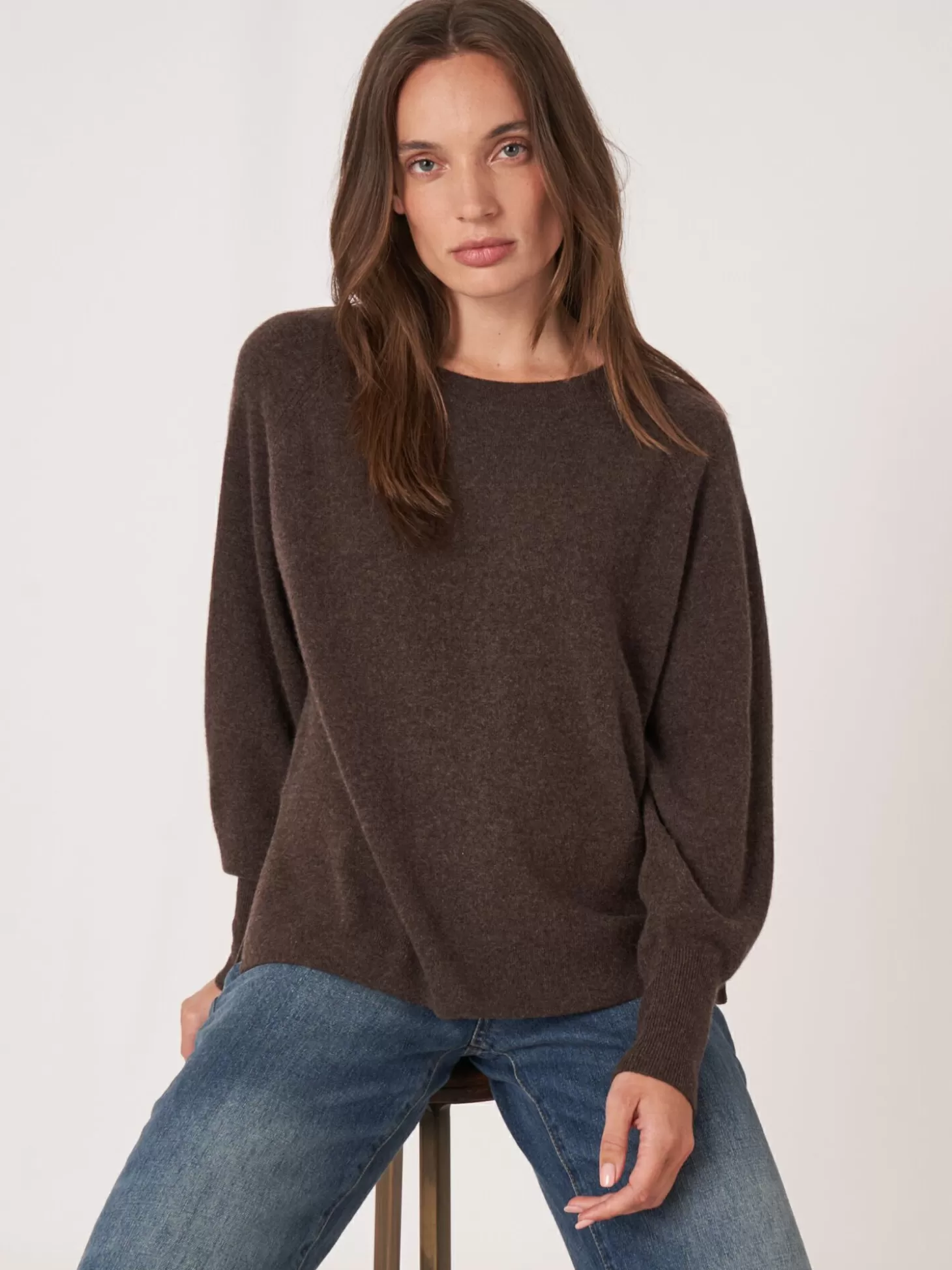 REPEAT cashmere Pull Raglan En Cachemire Avec Ourlet Cotele Et Fente Laterale Chocolate Flash Sale