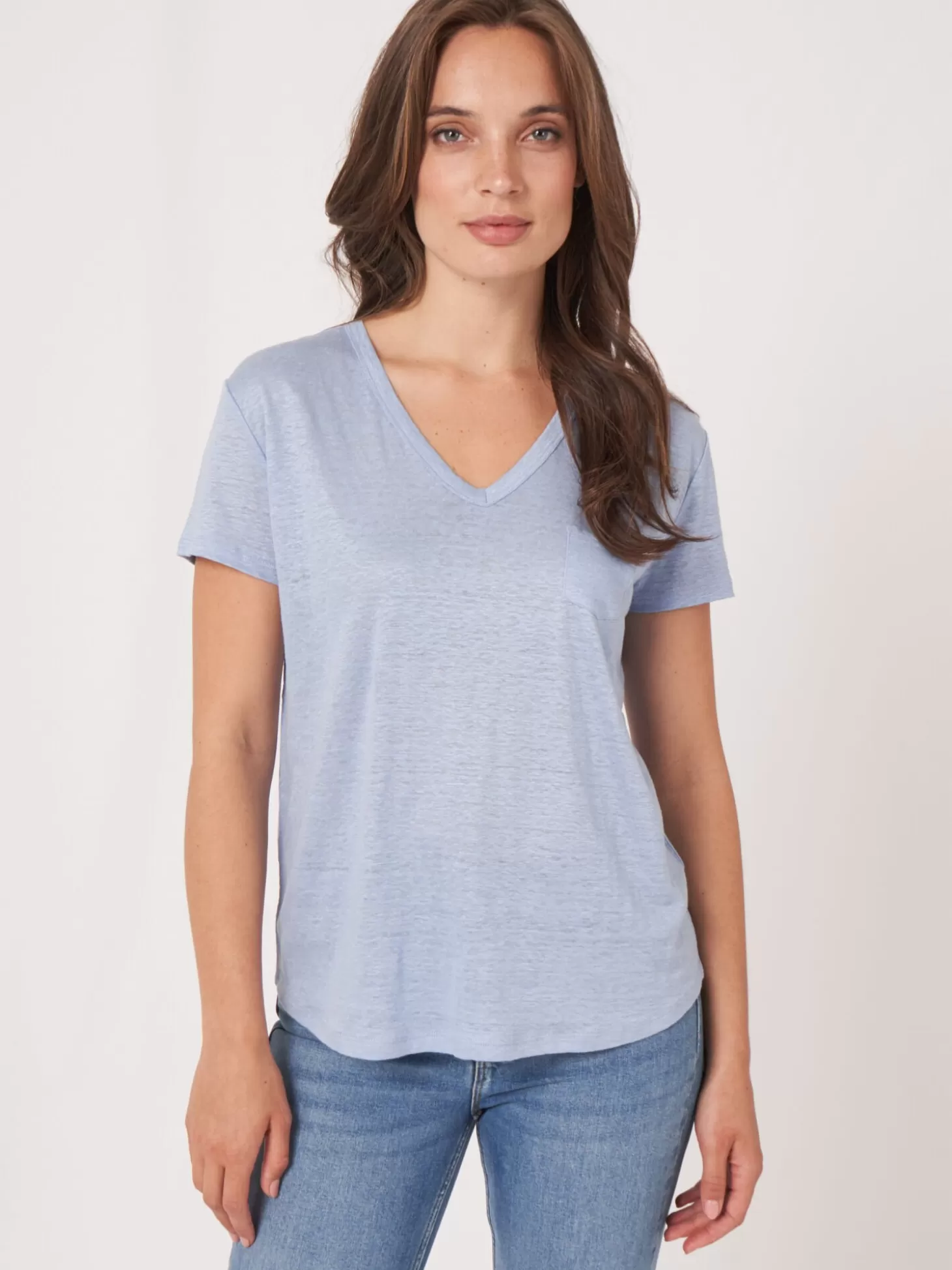 REPEAT cashmere T-Shirt Basique A Col En V En Pur Lin Avec Poche Poitrine Lt Blue Cheap