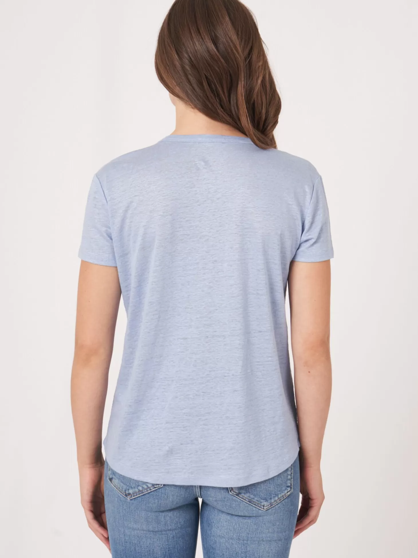 REPEAT cashmere T-Shirt Basique A Col En V En Pur Lin Avec Poche Poitrine Lt Blue Cheap