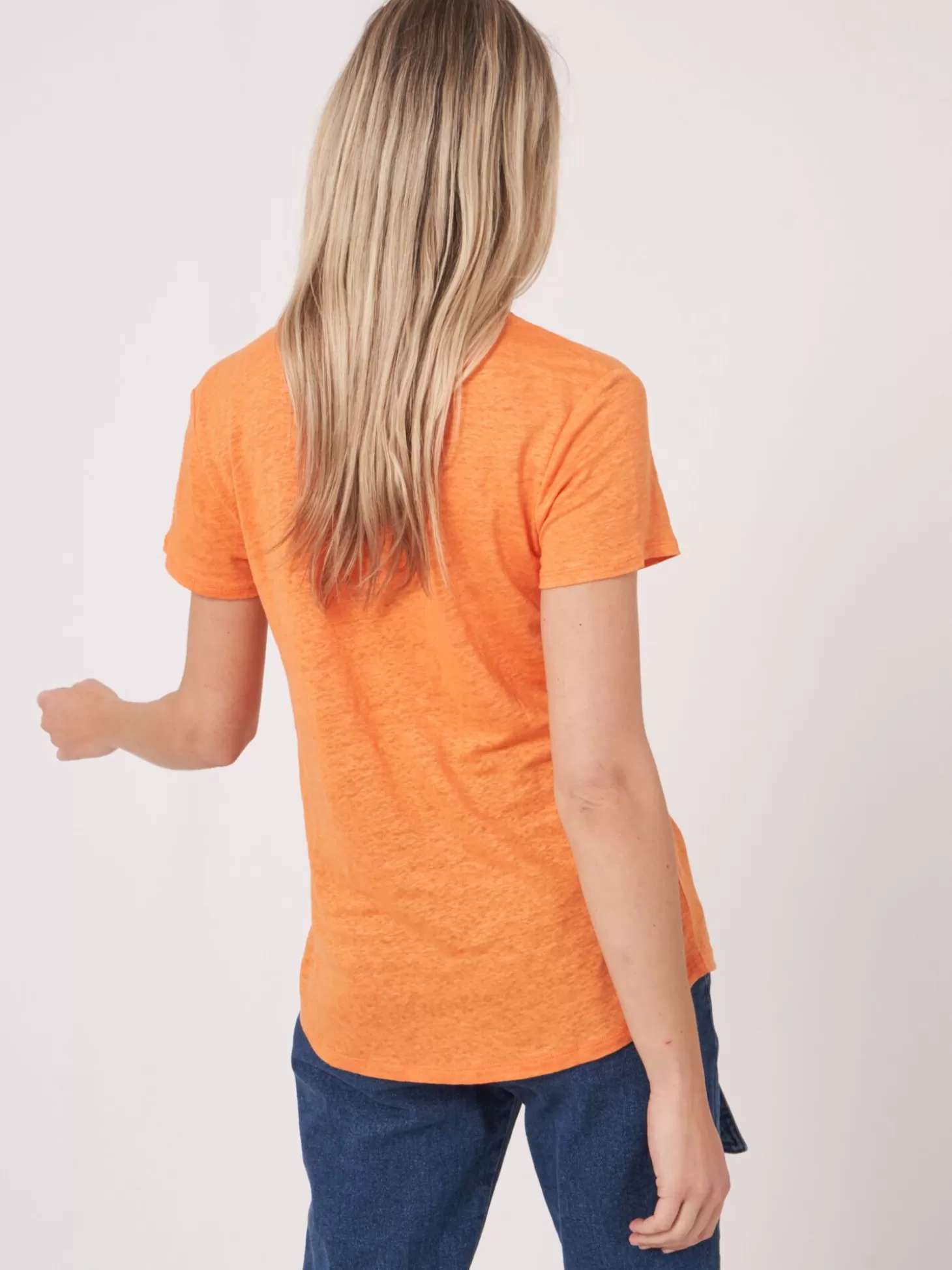 REPEAT cashmere T-Shirt Basique A Col En V En Pur Lin Avec Poche Poitrine Papaya Cheap