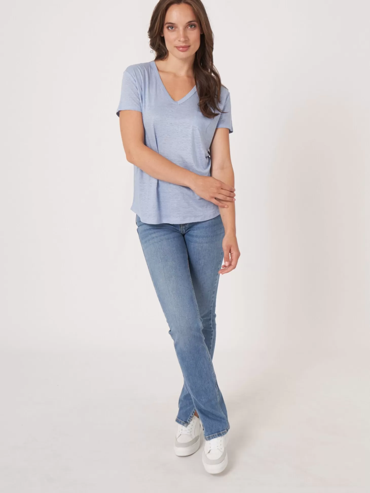 REPEAT cashmere T-Shirt Basique A Col En V En Pur Lin Avec Poche Poitrine Lt Blue Cheap