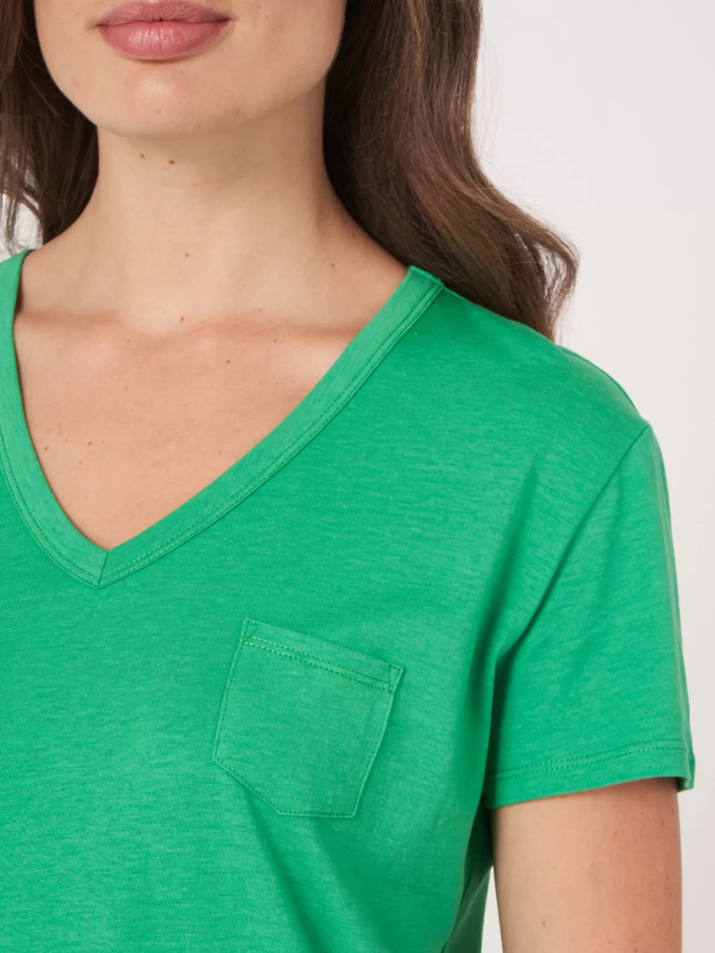 REPEAT cashmere T-Shirt Basique Pour Femme A Col En V Et Poche Poitrine Green Online
