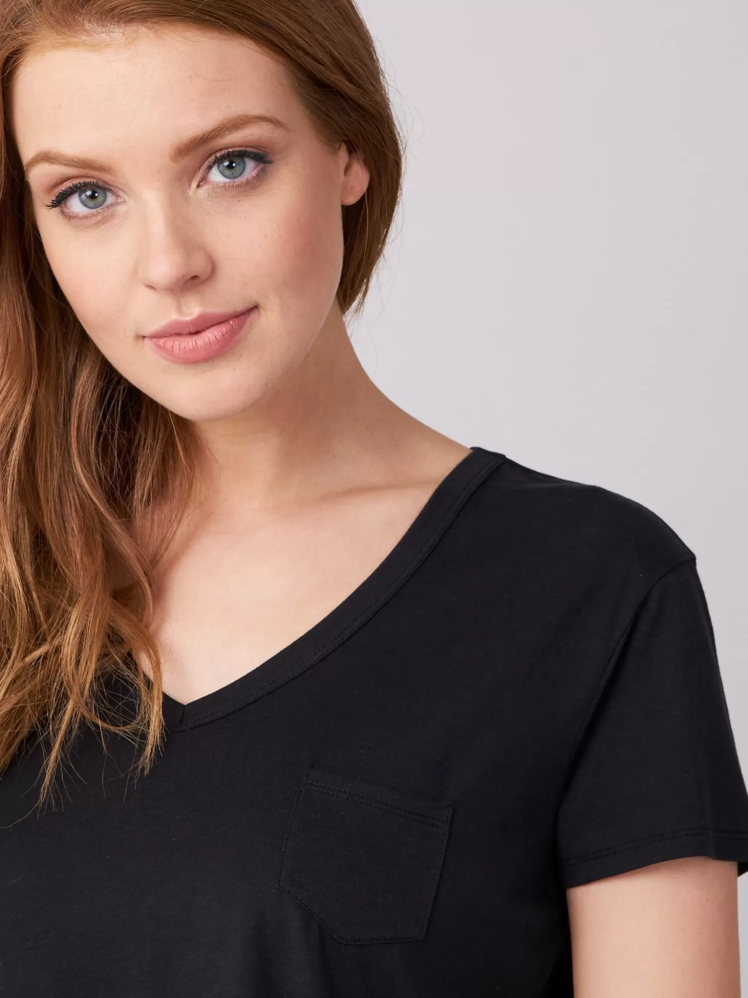 REPEAT cashmere T-Shirt Basique Pour Femme A Col En V Et Poche Poitrine Black Discount