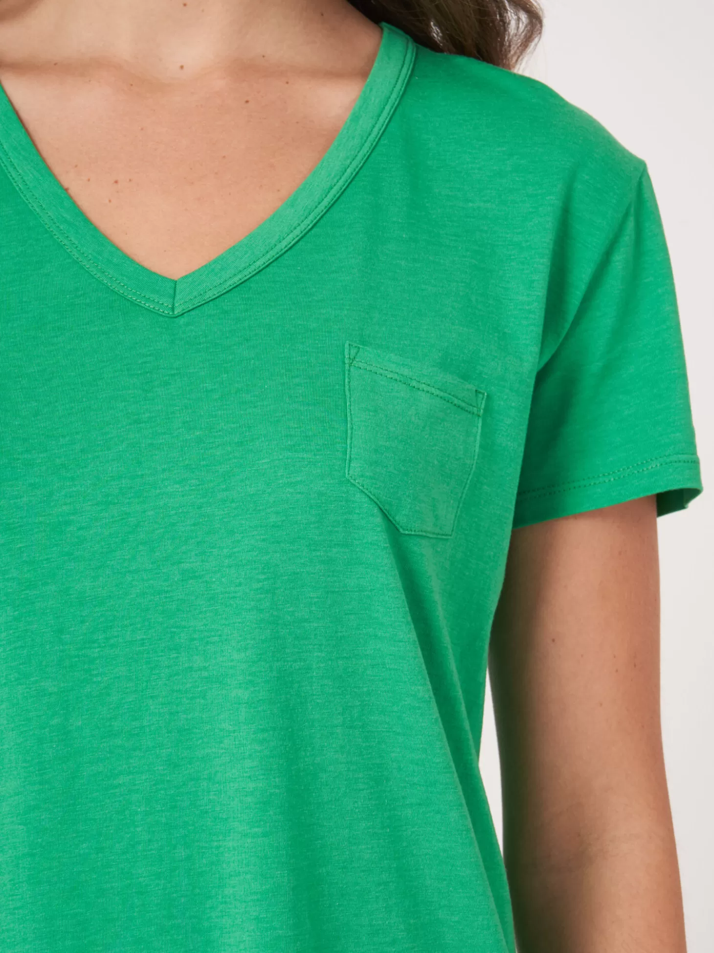 REPEAT cashmere T-Shirt Basique Pour Femme A Col En V Et Poche Poitrine Green Online