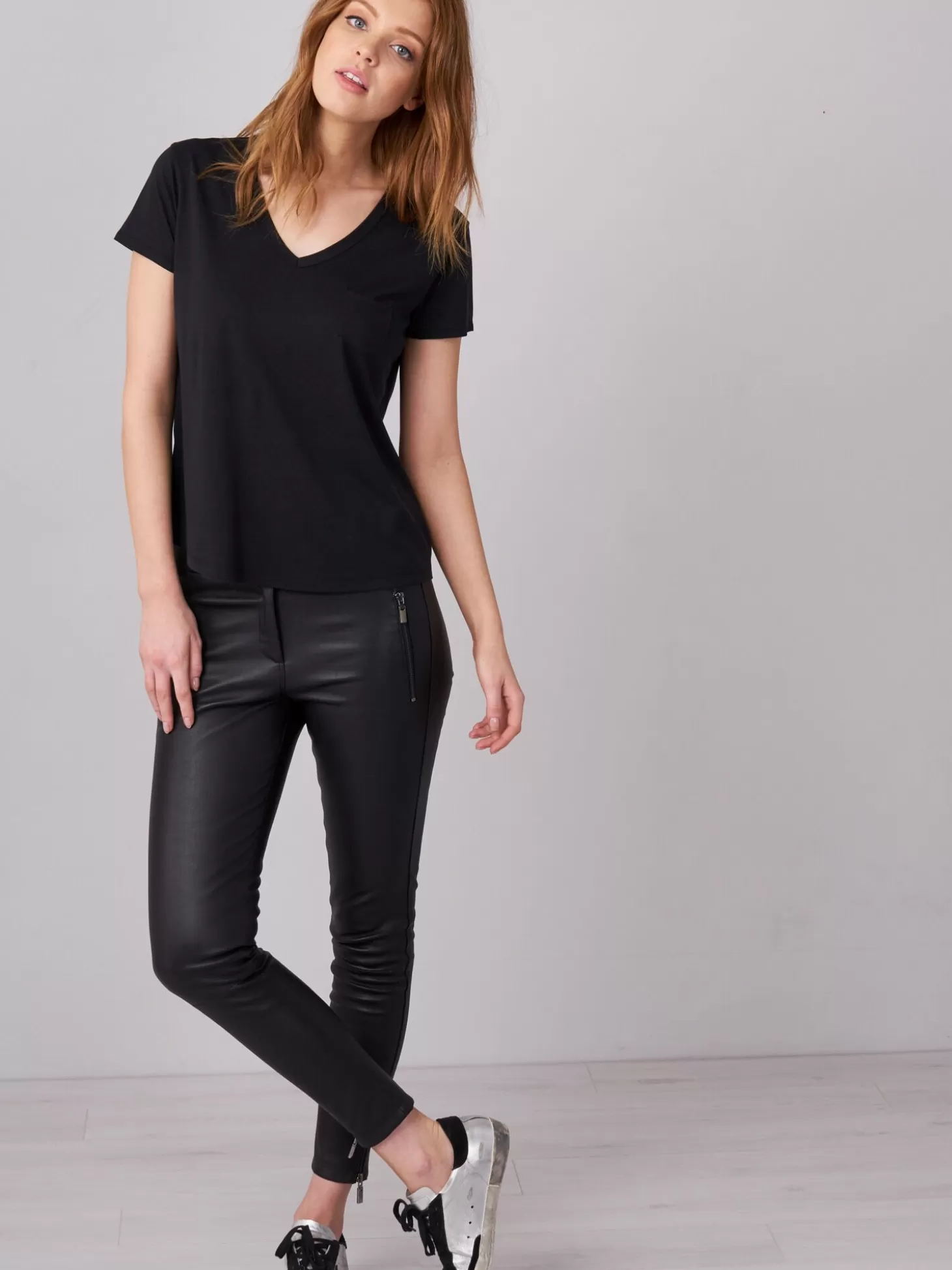 REPEAT cashmere T-Shirt Basique Pour Femme A Col En V Et Poche Poitrine Black Discount