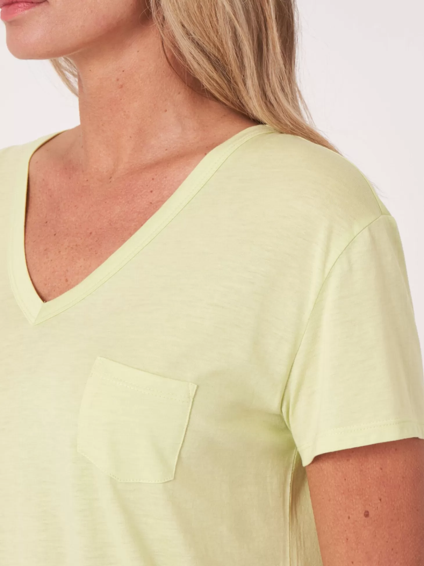 REPEAT cashmere T-Shirt Basique Pour Femme A Col En V Et Poche Poitrine Soda Discount